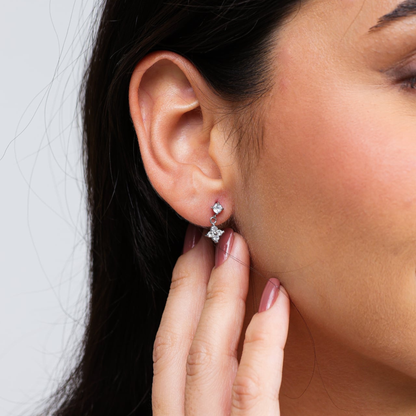 Brinco Mini Flor de Zircônia