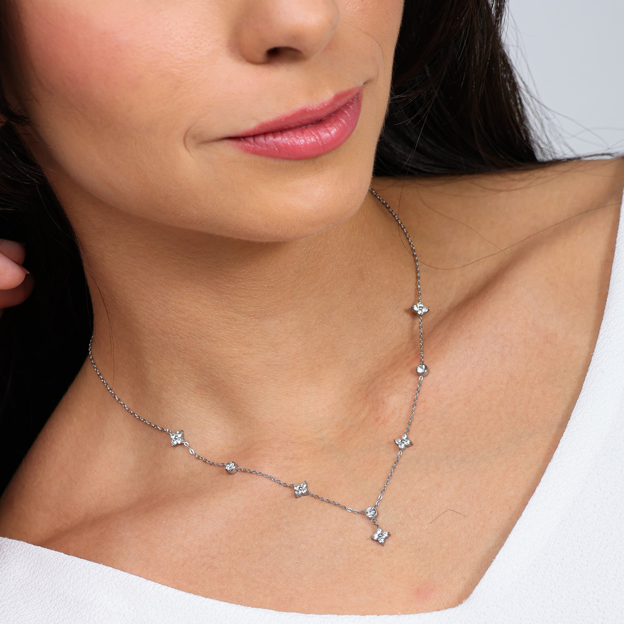 Colar Mini Flor de Zircônia