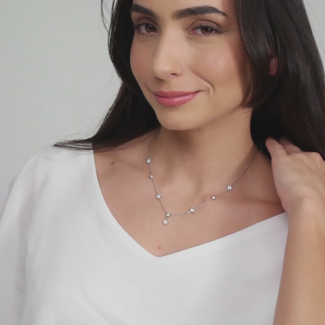 Colar Mini Flor de Zircônia