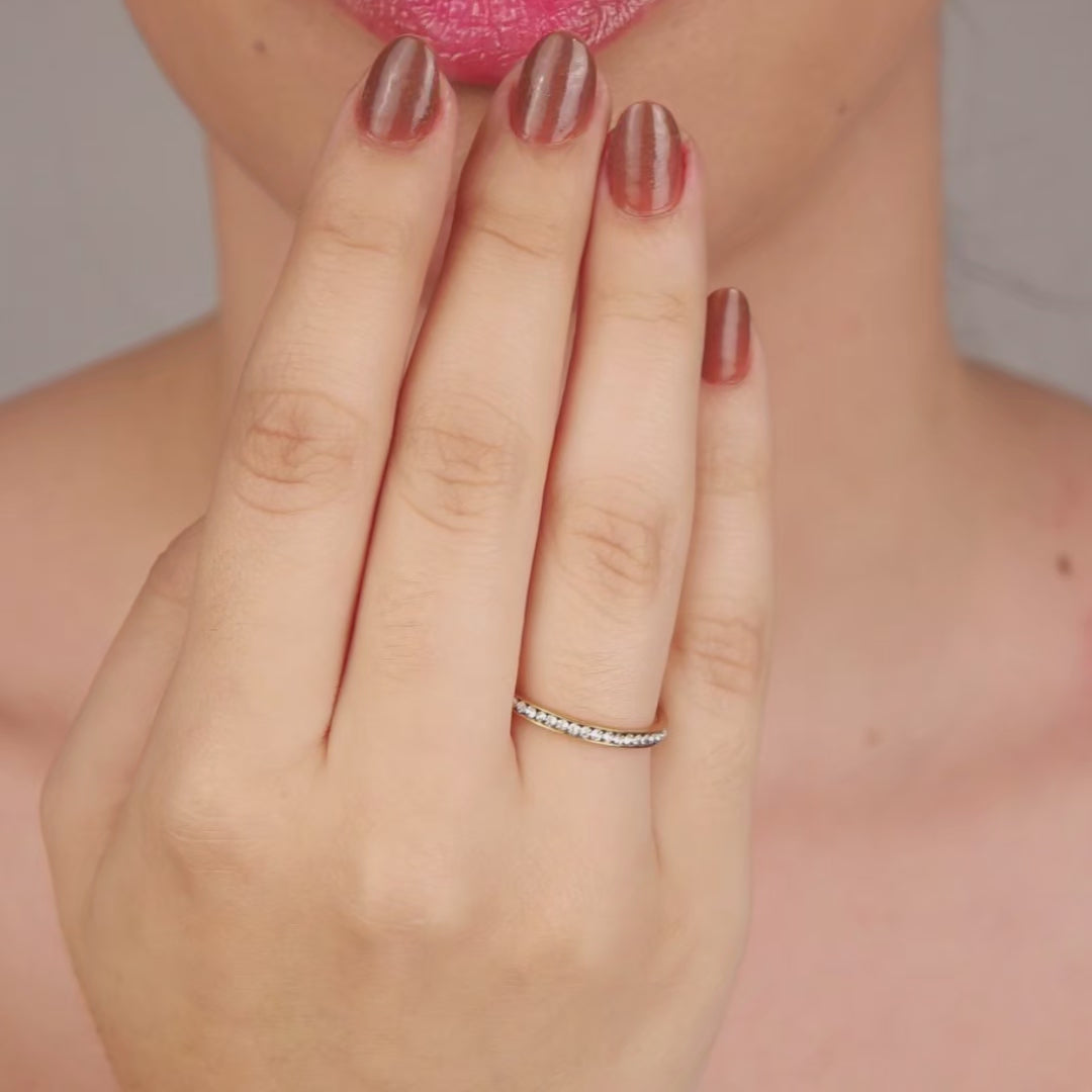 Anel Aparador Cravejado com Zircônias