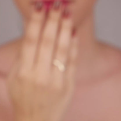 Anel V Chevron Cravejado com Zircônias